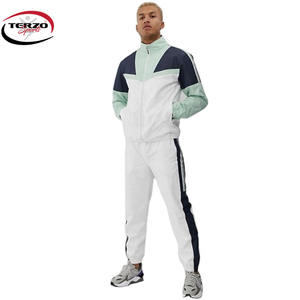 Chándal cortavientos reflectante de invierno de alta calidad personalizable para hombre, conjuntos de talla grande con logotipo impreso en colores personalizados - Product Image 1