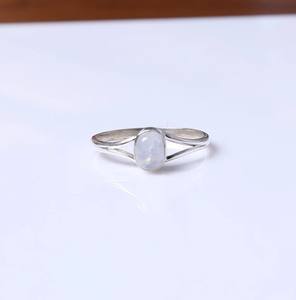 แหวน925แท้คุณภาพสูงสีเงินสเตอร์ลิงสีรุ้งธรรมชาติแหวนตั้งขอบขนาด7x9มม. เครื่องประดับแฮนด์เมดแบบประณีต - Product Image 1