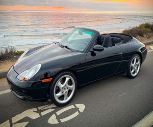 Offre exceptionnelle : Porsche 911 Carrera Cabriolet d'occasion de 1999, propre et prête à être expédiée - Product Image 1