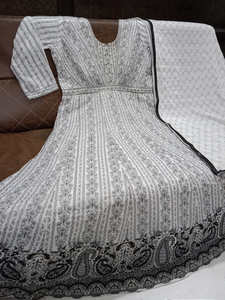 Nuevo Heavy Real Georgette con trabajo bellamente secuenciado (Back Side Choli Work) - Product Image 4