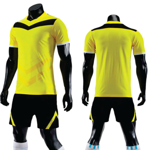 Vêtements de football sublimés personnalisés, kit d'uniformes de football pour hommes et femmes comprenant des survêtements de chemises pour les joueurs de tous niveaux - Product Image 4