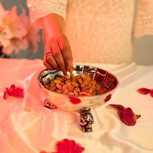 ชามโลหะรูปจระเข้สีเงิน ทำจากอะลูมิเนียม สำหรับใส่อาหาร ขนม ถั่ว หรือใช้เป็นของตกแต่งบนโต๊ะอาหาร - Product Image 5