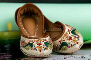 Tongs multicolores Chaussures Punjabi Khussa Jutti Wedding Wear Gota Brodé Stone Work Jutti Wear Comfortable Autumn Luxury - Product Image 3