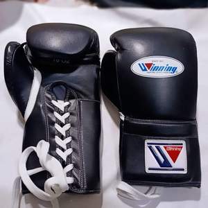 Logo personnalisé Gants de boxe en cuir PU nouvellement fabriqués équipement d'entraînement personnalisé équipement d'arts martiaux - Product Image 1