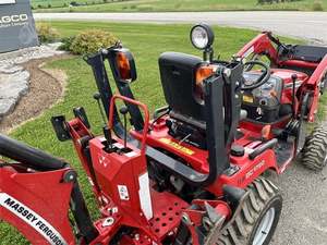 2017 MASSEY FERGUSON GC1720 - Product Image 2