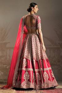 Lehenga Choli en soie traditionnel indien, orné de sequins, de Zari et de travail de Dori, pour tenue de mariage pour femmes, longueur au sol. - Product Image 3