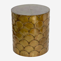 Table d'appoint en laiton antique avec motif d'écailles de dragon, forme de tambour d'inspiration vintage pour une décoration intérieure accrocheuse