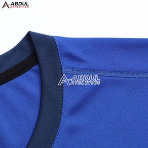 Ensemble de tenue de football respirante pour hommes, maillot et short à séchage rapide, idéal pour les jeux en plein air, les entraînements et les compétitions - Product Image 2