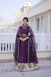 Tela de seda Dola en colores rojo y morado con diseño de secuencia y codificación, Lehenga Choli Dupatta de diseñador para bodas/fiestas/eventos. - Product Image 6