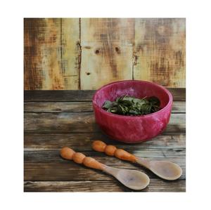 Bol décoratif artistique en résine avec finition lisse brillante, design moderne et artisanal pour les collations aux fruits, les salades ou la décoration. - Product Image 2