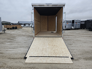 Remolque de Carga Cerrado US Cargo 7x14 de 2027, 84" de Altura Interior, Eje Tándem, Remolque Utilitario con Puerta de Rampa en V para Venta - Product Image 6