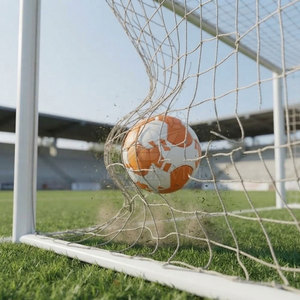 Mini ballon de football moderne de haute qualité - Durable et léger pour l'entraînement au football, les jeux en plein air, les activités sportives scolaires - Product Image 5
