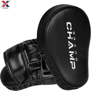 Coussinets de coup de pied de Muay Thai avec logo personnalisé Gants de boxe professionnels en cuir antidérapants unisexe adultes prise en main confortable directe d'usine - Product Image 5