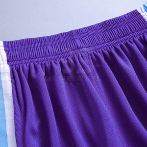 Ensemble d'uniformes de basket-ball personnalisés Tissu confortable à séchage rapide avec marque brodée de l'équipe Uniforme personnalisé de basket-ball d'équipe - Product Image 6