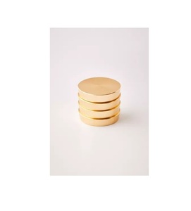 Sous-verre en métal avec un design royal antique ajoutant une expérience de service de café luxueuse, impressionnant les invités lors d'événements spéciaux - Product Image 1