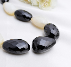 Piedras Preciosas Naturales Mixtas de Espinela Negra y Ónix Blanco, Corte Checker, 18 Pulgadas, para la Elaboración de Joyería Fina - Product Image 1