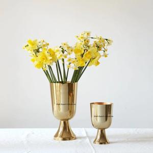 Florero de metal de estilo americano con base para sala de estar, decoración de mesa, jarrones florales con acabado dorado - Product Image 1