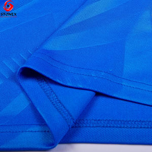 ชุดฟุตบอลคุณภาพสูง โพลีเอสเตอร์ 100% รับออกแบบโลโก้ สี และดีไซน์ น้ำหนักเบา แห้งเร็ว ระบายอากาศได้ดี ป้องกันแบคทีเรีย ดีที่สุด - Product Image 6