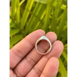 925 <b>Silver</b> Natural Oval <b>Emerald</b> <b>Ring</b> Elegant Bezel Setting for Gift Occasions - Product Image 5