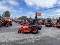 Cortadoras de Césped de Giro Cero Kubota Serie Z200 Usadas en Venta