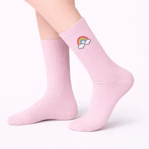 Calcetines de Nailon Rosa con Patrón de Dibujos Animados de Arcoíris Bordado, Transpirables, Desechables, Hasta el Tobillo, para Uso Diario en Verano e Invierno - Product Image 1
