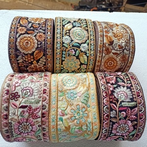 Diseño floral y surtido hecho a medida bordado en muchos colores en diseños abstractos para diversos fines en diferentes tamaños - Product Image 2