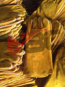 Gants de soudage en cuir de vache fendu Tabliers de travail de soudage de sécurité doublés de tissu résistant à la chaleur Logo personnalisé. - Product Image 3