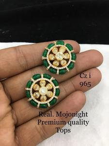 Boucles d'oreilles Kundan Chandbali finition antique de la meilleure qualité pour les événements traditionnels et les réunions de famille disponibles à un prix abordable - Product Image 4