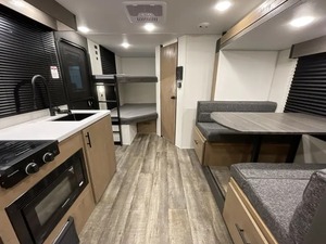 Nuevo 2025 Forest River Camping Reserve 17LS Remolque de caravana moderno ligero con capacidad para dormir para 4 personas y carga útil de 2000KG - Product Image 4