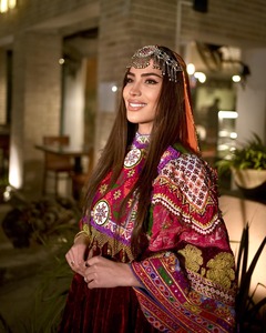 Elegante Atuendo Cultural Afgano Vintage para Mujer, Hecho a Mano, Adornado con Bordado de Hilo Exquisito, Tela de Chifón, Manga Larga - Product Image 4