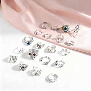 مجموعة من 20 خاتمًا قابلًا للتكديس بتصميم قوطي داكن، خواتم فضية مطلية بنمط الجمجمة والعنكبوت والهيكل العظمي واليد مع طلاء بالزيت للرجال والنساء - Product Image 3