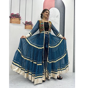 Gran oferta elegante traje de Lehenga Choli de algodón hecho a mano con hermoso bordado para fiesta y boda disponible para la venta - Product Image 1