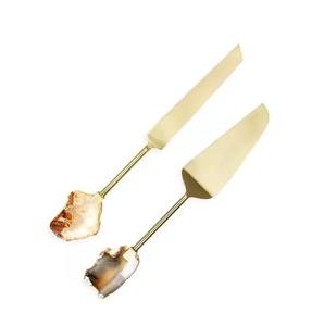 Ensemble de serveurs à gâteau faits à la main, durables, écologiques, avec poignée en laiton plaqué or, aspect moderne, par le Village des Artisans - Product Image 3