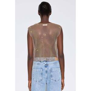 Blusa Corta de Malla con Adornos Brillantes - Product Image 5