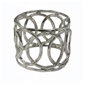 Anillo de Servilleta de Aluminio con Diseño Floral, Estilo Moderno Premium, Niquelado, Nuevo Anillo de Servilleta Metálico Navideño para Vajilla - Product Image 2