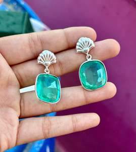 Pendiente de Esmeralda de Plata de Ley 925, joyería de plata, pendiente de plata de cristal Esmeralda para mujer, pendiente elegante y clásico - Product Image 1