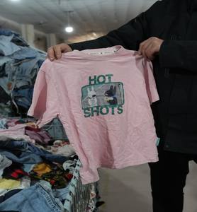 Ropa de Verano Usada para Niños Enfocada en el Medio Ambiente que Apoya Modelos de Negocio Sostenibles de Venta Minorista y Reutilización - Product Image 1