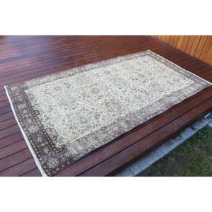 Alfombra Turca Vintage, Alfombra de Lana con Estampado Animal en Tonos Marrón y Blanco, 3.8x6.9 pies - Product Image 2