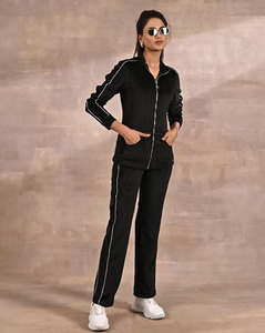 ชุดวอร์มผู้หญิงทันสมัย ออกแบบมาสำหรับไลน์เสื้อผ้าไลฟ์สไตล์ รองรับการสร้างแบรนด์ตามความต้องการและจำหน่ายสินค้าขายส่งระหว่างประเทศ - Product Image 1