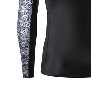 Protège-éruptions cutanées vierge OEM pour les sports de surf Chemise de compression à manches longues en polyester avec logo personnalisé Protège-éruptions pour hommes - Product Image 4