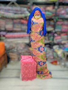 Dirac Fransawi multicolore rose avec châle bleu |   Robe traditionnelle somalienne de qualité supérieure pour les mariages et les fêtes - Product Image 1