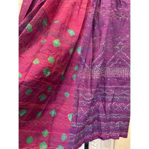 FOLKLORE 144 - Falda Cruzada de Seda Suave con Estampado Bandhani, Color Rosa Intenso, Corta, de Mezclilla, Tejido de Chifón, para el Trabajo - Product Image 3