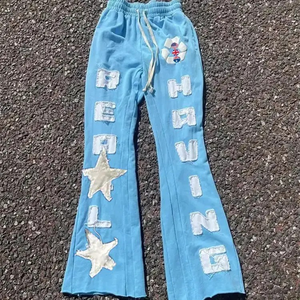 Pantalones de chándal de felpa personalizados, estilo urbano, con estampado gráfico vintage, efecto desgastado, lavado ácido, estampado en relieve, corte ajustado, transpirables, tallas grandes - Product Image 4