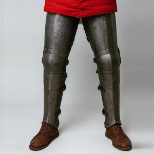 Juego de armadura de protección de acero gótico avanzado medieval, patas flotantes, grebas en plata para LARP SCA con técnica pulida - Product Image 3
