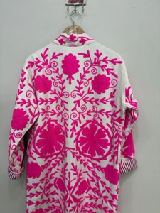 Bata de felpa para mujer con bordado floral, manga larga, cuello mandarín, suave, informal, para primavera, lavable a máquina - Product Image 3