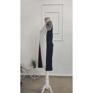 เดรสสั้นผ้าเครปนำเข้าคอวีสายเดี่ยวทูโทนสำหรับผู้หญิง 35110 -สีดำ - Product Image 5