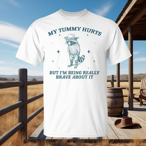 Maglietta Brave Cowboy Raccoon: Il mio stomaco fa male, ma sto facendo finta di essere coraggioso - Maglietta promozionale del IT - Product Image 3