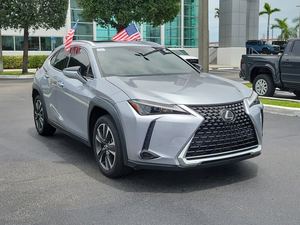 SUV hybride UX 250h FWD d'occasion 2023 - Product Image 1