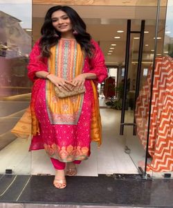 Lo último en Chinon Reception Top Salwar Kameez Wear con trabajos de piedra real y adornos de perlas. - Product Image 2