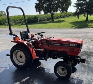 Tractor Usado Case IH 235 de 18 HP para Agricultura - Product Image 1